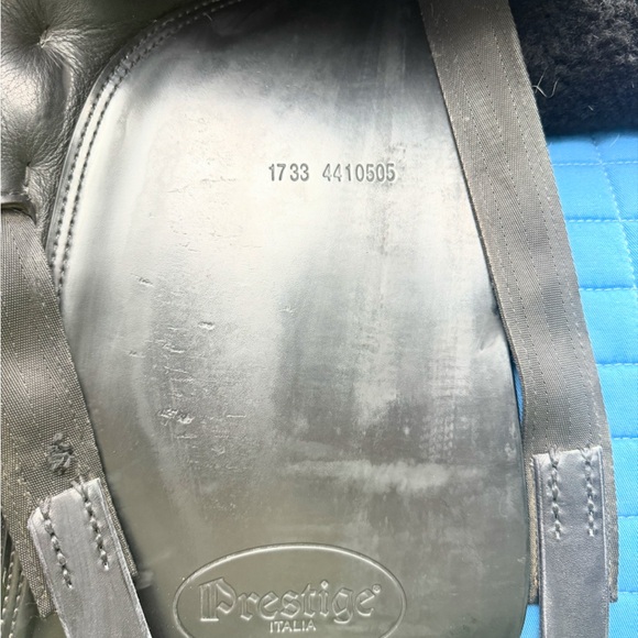 Prestige Dressage Saddle 17” Medium Tree - Picture 4 of 4